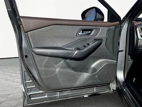 Used 2023 Nissan Rogue SV image 23