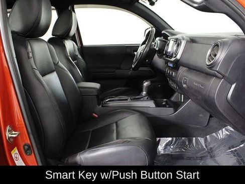 Used 2018 Toyota Tacoma TRD Off-Road image 14