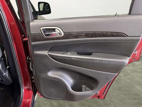 Used 2012 Jeep Grand Cherokee Laredo w/ Laredo E Group image 19