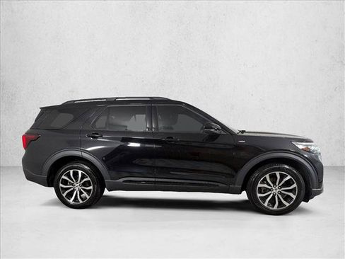 Used 2025 Ford Explorer ST-Line AWD/4WD image 3