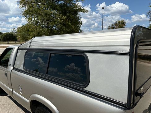 Used 2003 GMC Sonoma SL w/ Convenience Package image 11