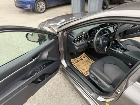 Used 2018 Toyota Camry LE image 23