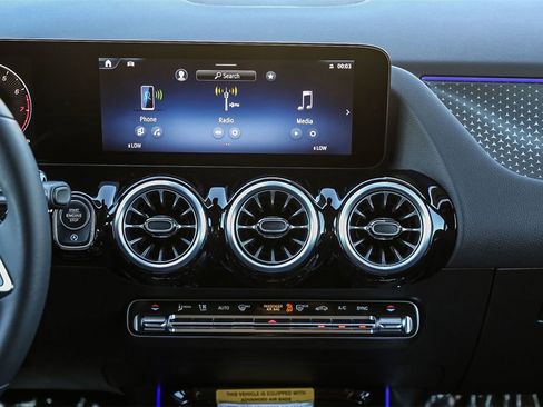 New 2025 Mercedes-Benz GLA 250 4MATIC image 13