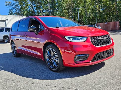 New 2026 Chrysler Pacifica Select image 1