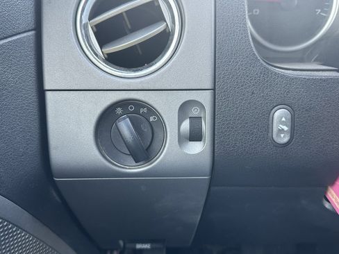 Used 2004 Ford F150 XLT image 25