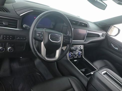 Used 2024 GMC Yukon XL Denali image 17