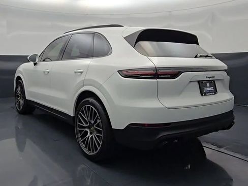 Used 2022 Porsche Cayenne AWD/4WD image 5