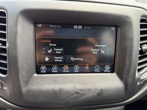Used 2019 Jeep Compass Latitude w/ Cold Weather Group AWD/4WD image 32