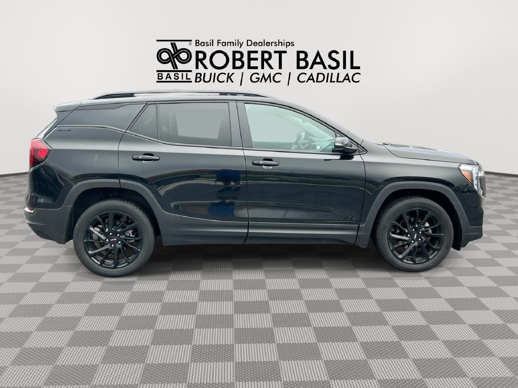 Used 2024 GMC Terrain SLE w/ Driver Convenience Package AWD/4WD image 9