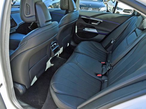 Used 2025 Mercedes-Benz E 350 Sedan image 40