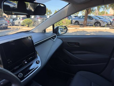 Used 2025 Toyota Corolla LE FWD image 31