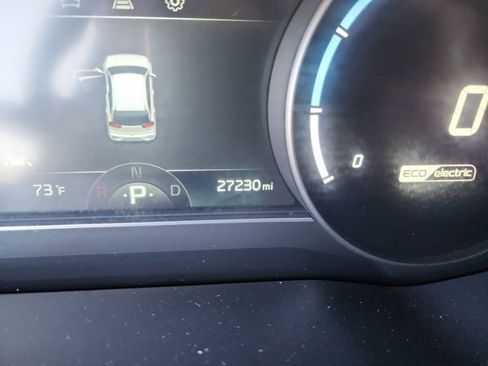 Used 2020 Kia Niro EX image 28
