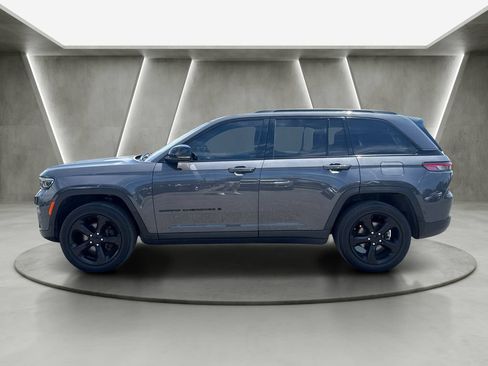 Used 2023 Jeep Grand Cherokee Altitude AWD/4WD image 4
