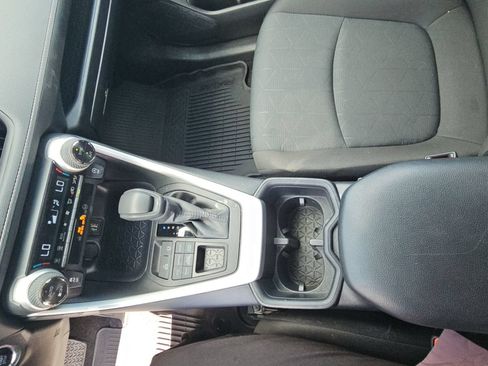 Used 2025 Toyota RAV4 XLE AWD/4WD image 20