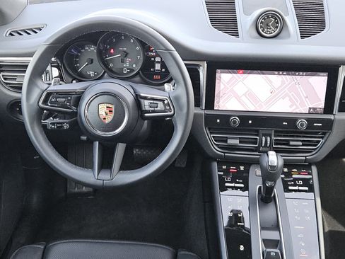 Certified 2025 Porsche Macan image 25