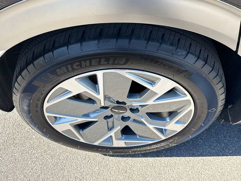 Used 2024 Genesis GV60 RWD image 17