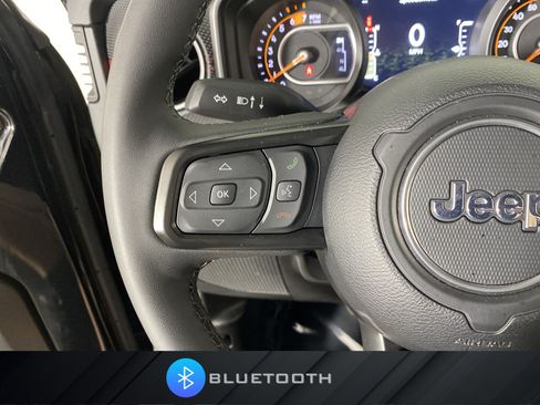 Used 2025 Jeep Wrangler Unlimited Rubicon w/ Convenience Group AWD/4WD image 22