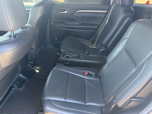 Used 2016 Toyota Highlander Limited FWD image 24