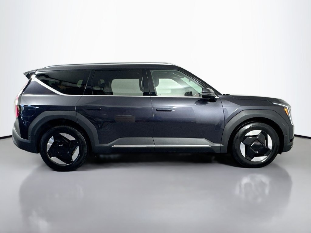 Used 2026 Kia EV9 Wind AWD/4WD image 4