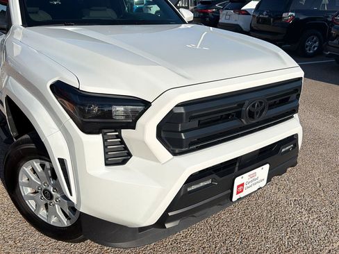 Used 2025 Toyota Tacoma SR5 AWD/4WD image 8