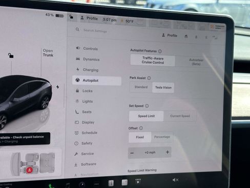 Used 2022 Tesla Model Y Long Range image 32