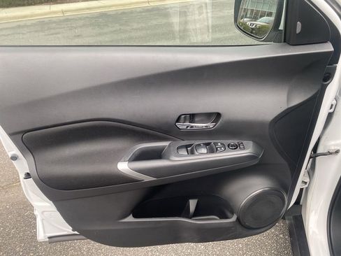 Used 2023 Nissan Kicks SV image 10