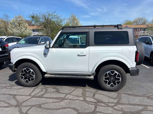 Used 2023 Ford Bronco Outer Banks AWD/4WD image 2
