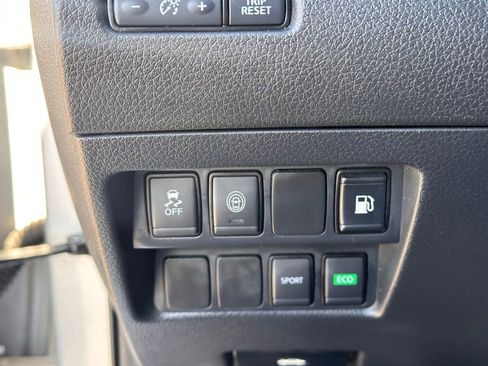 Used 2020 Nissan Rogue S image 26