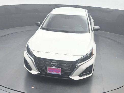 Used 2025 Nissan Altima 2.5 SV FWD image 19