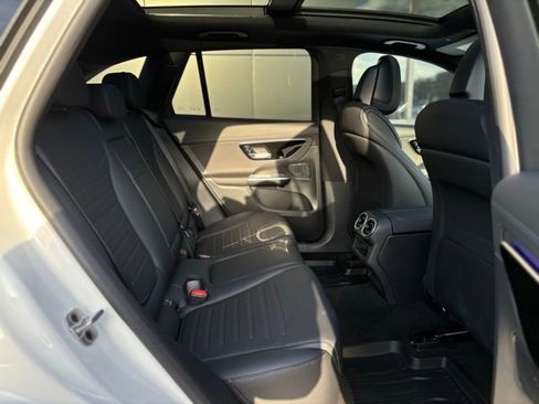 Used 2025 Mercedes-Benz GLC 300 4MATIC image 42