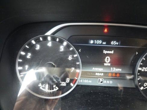 Used 2024 Nissan Frontier SV w/ Tow Package image 9