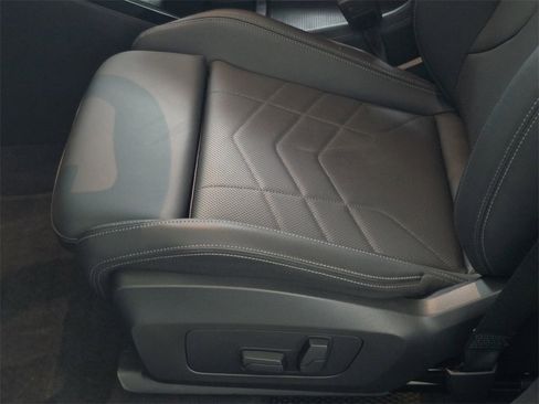 Used 2025 BMW X2 xDrive28i w/ M Sport Package image 30