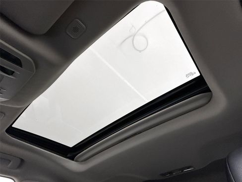 Certified 2025 Toyota Highlander XLE AWD/4WD image 6