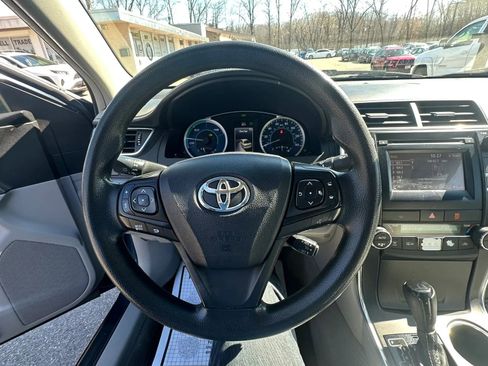 Used 2015 Toyota Camry LE image 9