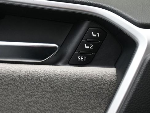 Used 2020 Toyota RAV4 Limited image 23