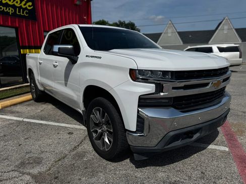 Used 2019 Chevrolet Silverado 1500 LT w/ Convenience Package AWD/4WD image 3