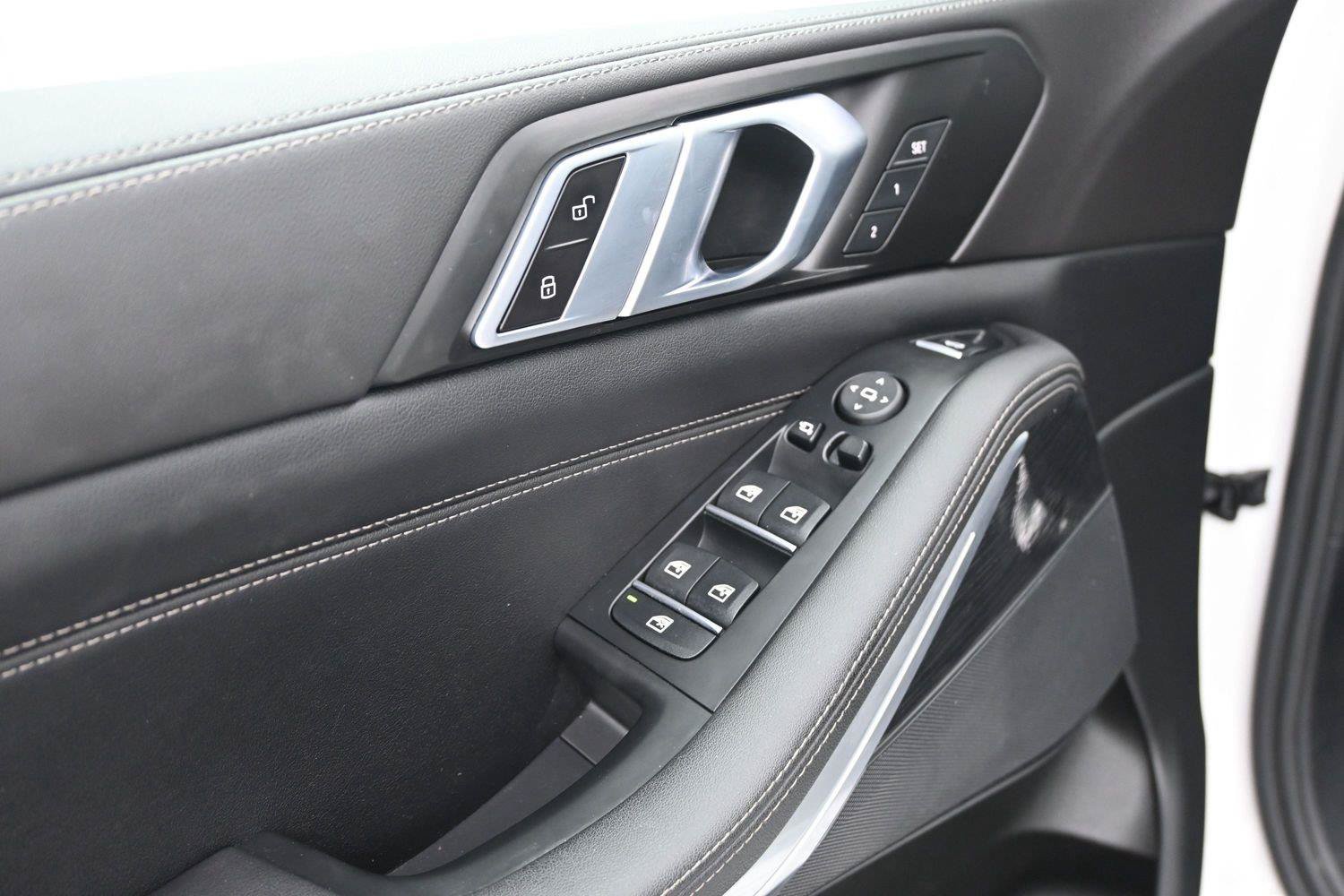 Used 2024 BMW X5 xDrive40i w/ M Sport Package AWD/4WD image 8