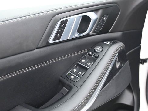 Used 2024 BMW X5 xDrive40i w/ M Sport Package AWD/4WD image 8