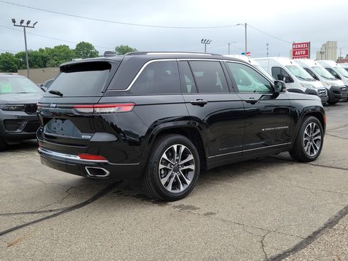 Used 2023 Jeep Grand Cherokee Overland w/ Rear Seat Video Group I AWD/4WD image 4