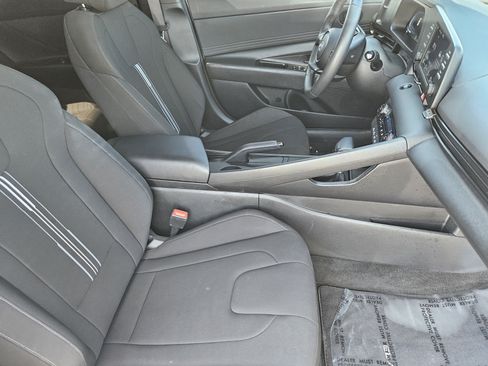 Used 2025 Hyundai Elantra Sport FWD image 14
