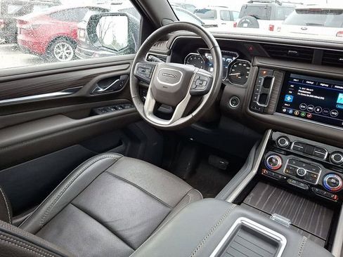 Used 2021 GMC Yukon XL Denali w/ Denali Premium Package image 15