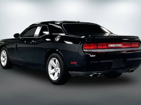 Used 2014 Dodge Challenger R/T RWD image 5