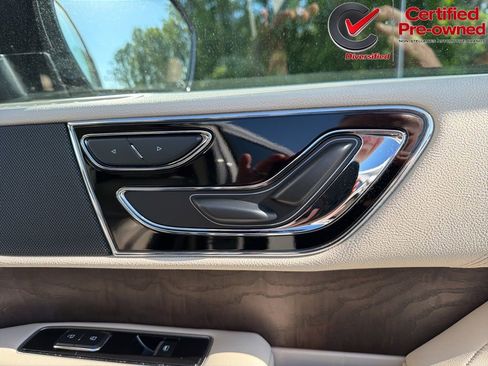 Used 2020 Lincoln Navigator 2WD image 39
