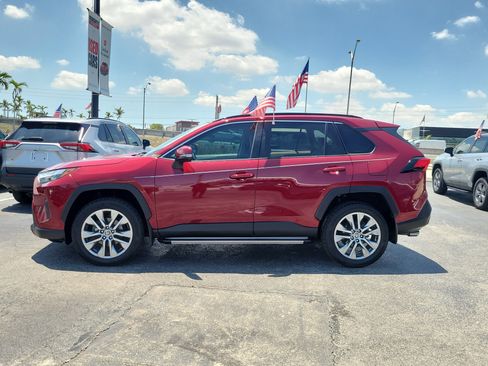 Used 2022 Toyota RAV4 XLE Premium FWD image 7