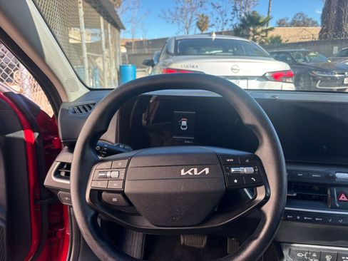 Used 2025 Kia K4 LXS image 34