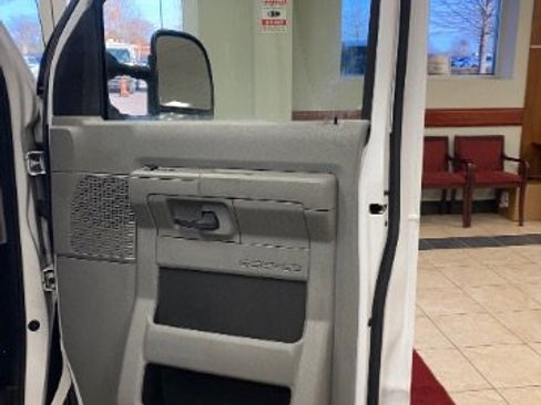 Used 2014 Ford E-250 and Econoline 250 w/ Power Group image 19