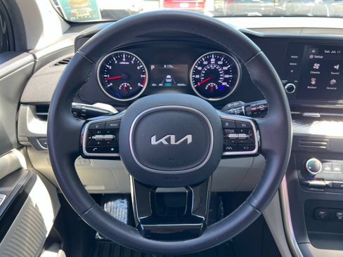 Used 2024 Kia Carnival LX FWD image 30