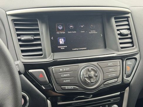 Used 2017 Nissan Pathfinder SV image 34