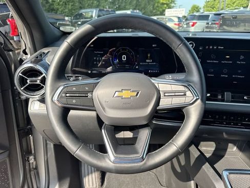 Used 2026 Chevrolet Equinox LT AWD/4WD image 11