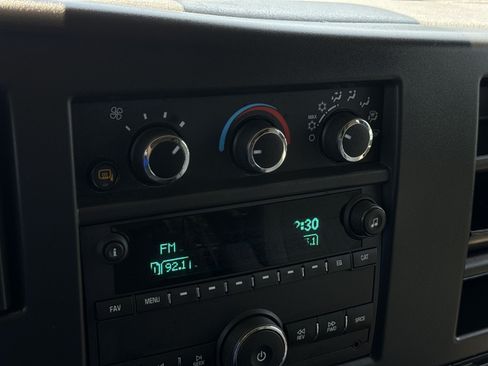 Used 2025 GMC Savana 3500 LT w/ LT Preferred Equipment Group RWD image 21